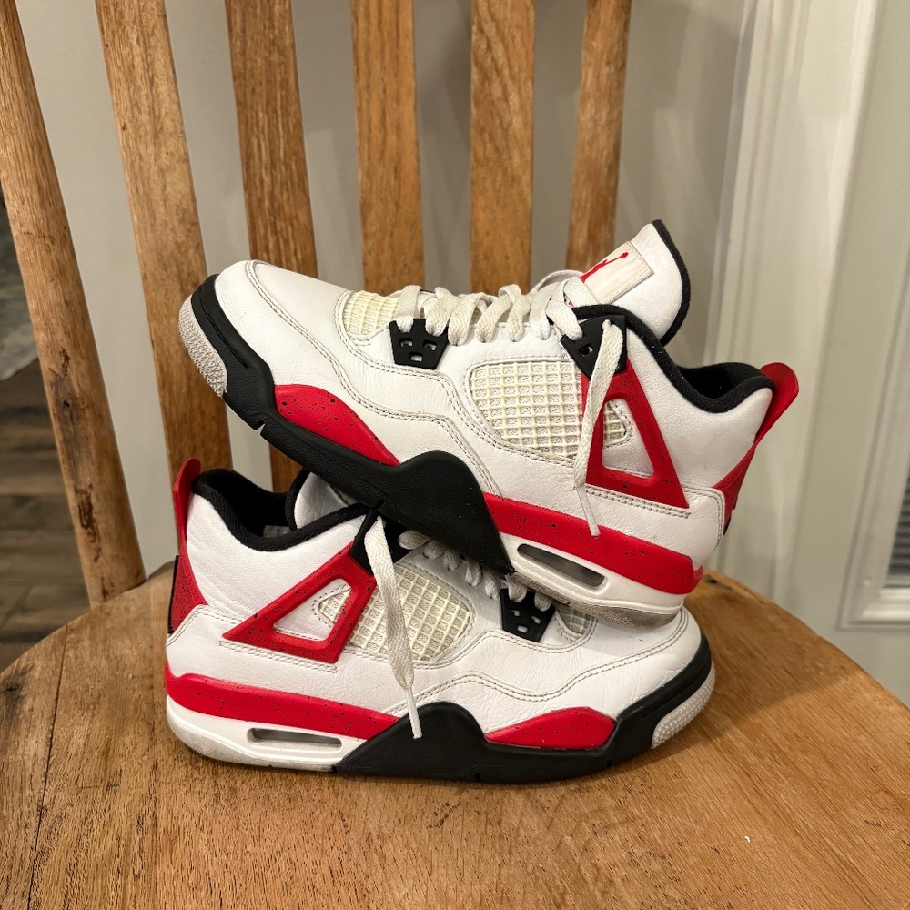 Jordan 4: Red Cement Size 4Y